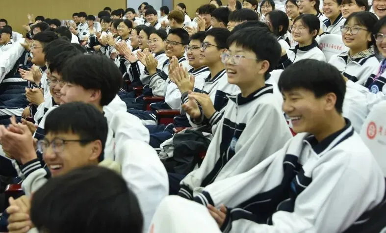 破茧逐光 中考加冕|菏外小初部 2026 届初三中考 60 天动员大会圆满落幕 第33张 破茧逐光 中考加冕|菏外小初部 2026 届初三中考 60 天动员大会圆满落幕 第33张