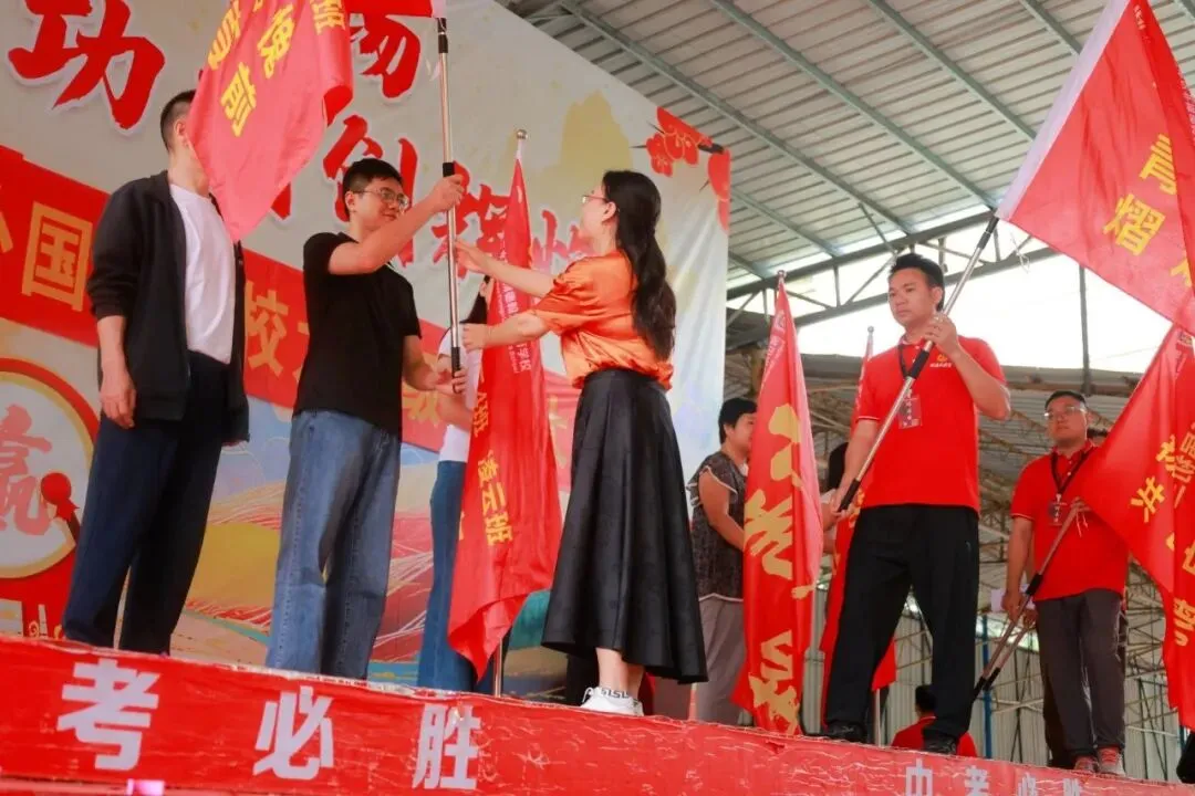 【多彩校园】中考誓师燃斗志 青春逐梦正当时-第9张图片-四季读书网 【多彩校园】中考誓师燃斗志 青春逐梦正当时-第9张图片-四季读书网