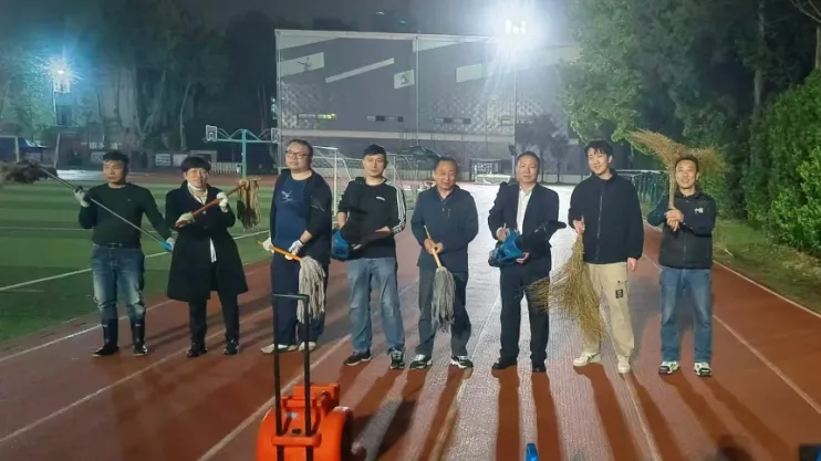 与时间赛跑、与天气较量,玄武区体育中考顺利进行 第2张