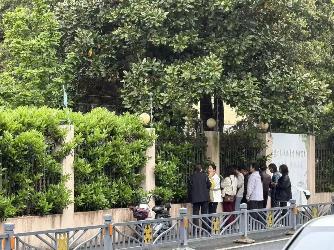 围墙外“长满”家长!直击台州体育中考现场,温暖又戳心 第2张