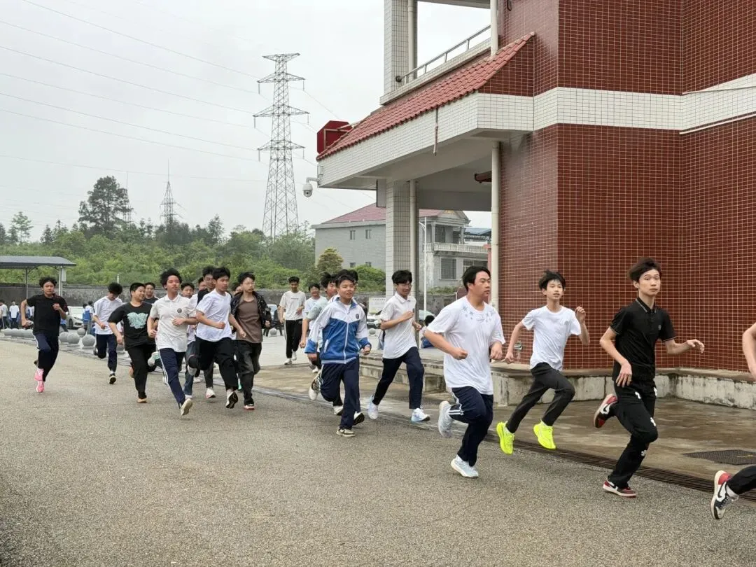 以测促练,砺剑中考——安仁五中开展中考体育模拟测试 第16张