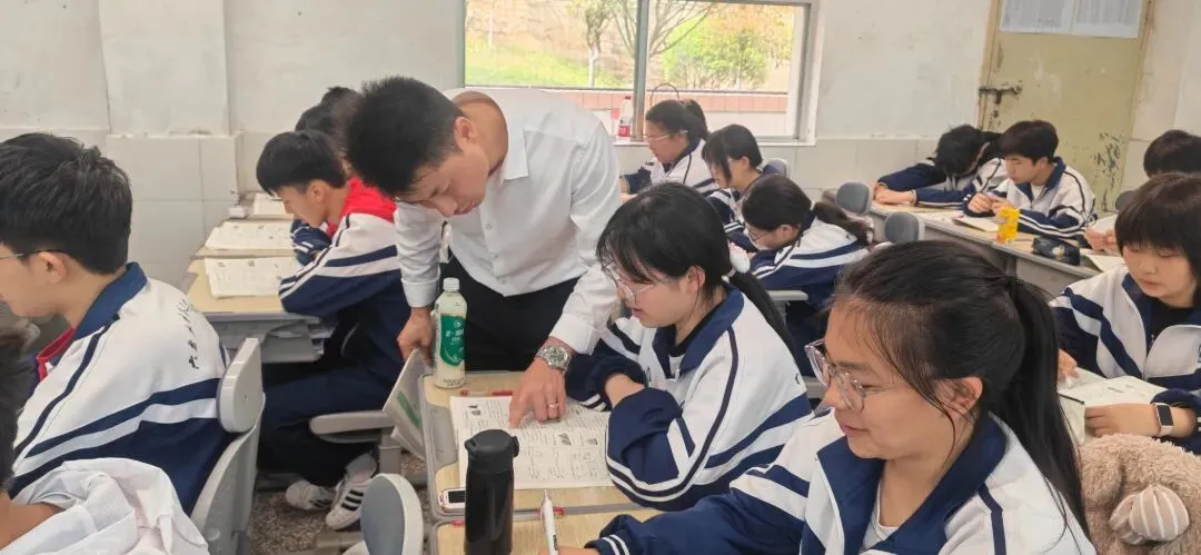 中考护航践初心,良师领航育新苗宋鹏老师:以物明理启智润心,以教笃行立德树人 第8张
