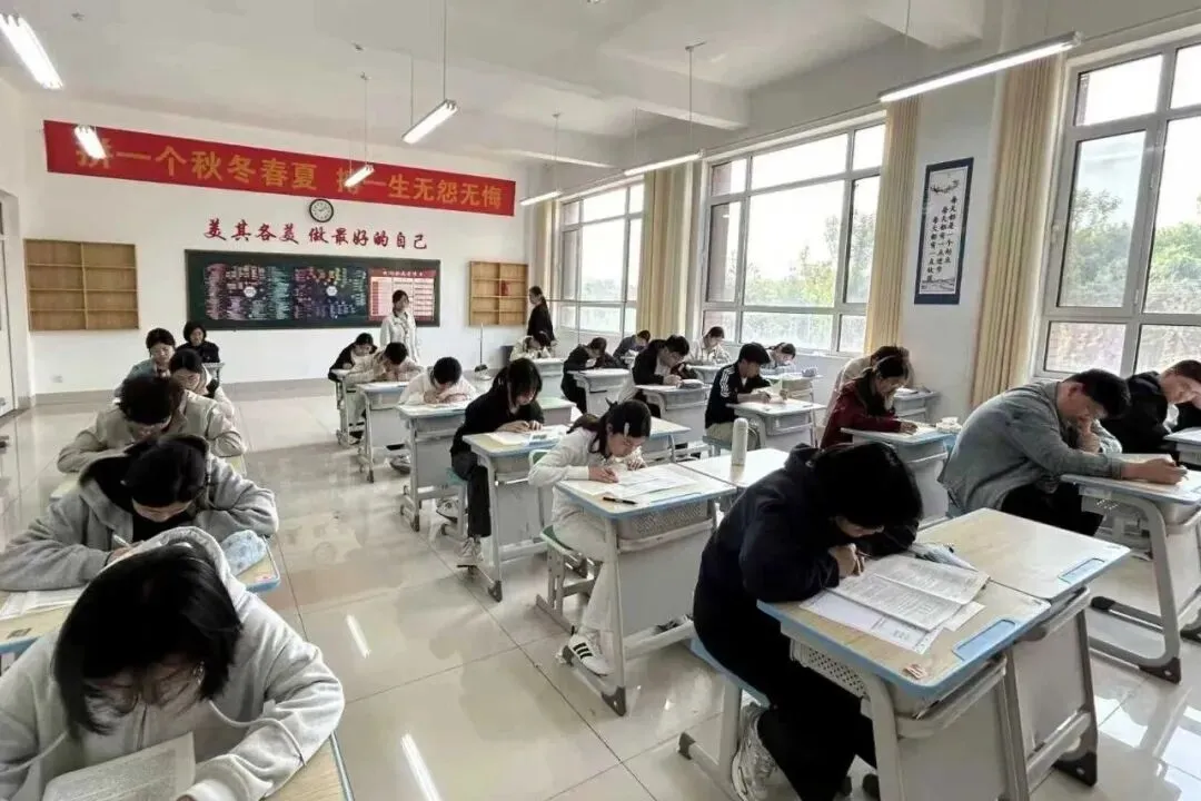 【复读部】笔尖上的冲刺——复读部第二次模拟考试纪实 第4张 【复读部】笔尖上的冲刺——复读部第二次模拟考试纪实 第4张