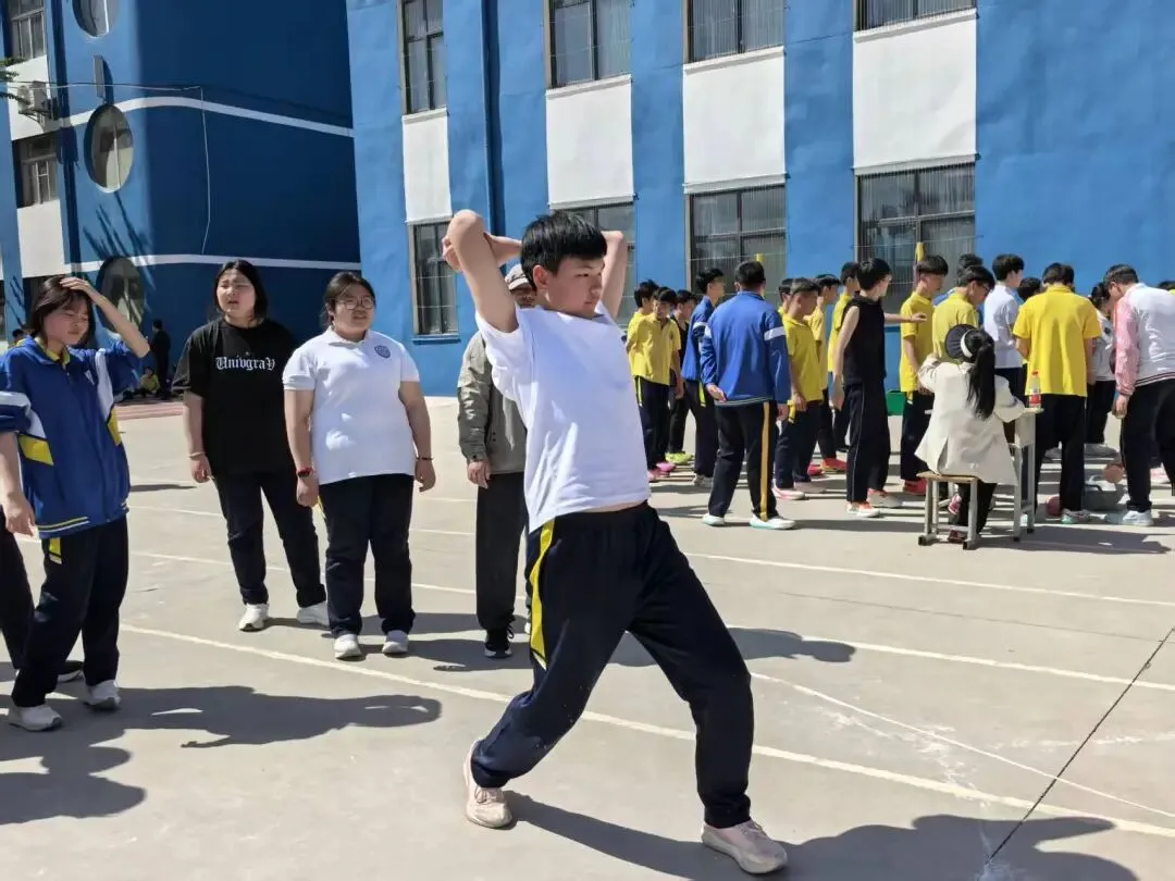 以实战淬炼真功 以模拟决胜中考 第11张 以实战淬炼真功 以模拟决胜中考 第11张
