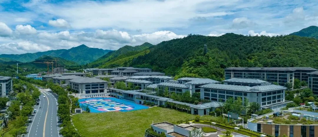 别人卷中考,他们已提前走进高中课堂?!这所16年一贯制学校,凭什么让90%以上学生选择直升? 第15张