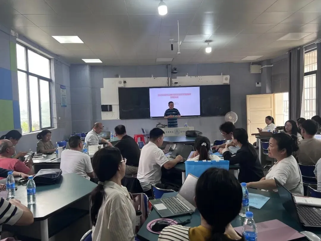 黎平县“四措并举”抓实2026年中考复习备考培训 第4张 黎平县“四措并举”抓实2026年中考复习备考培训 第4张
