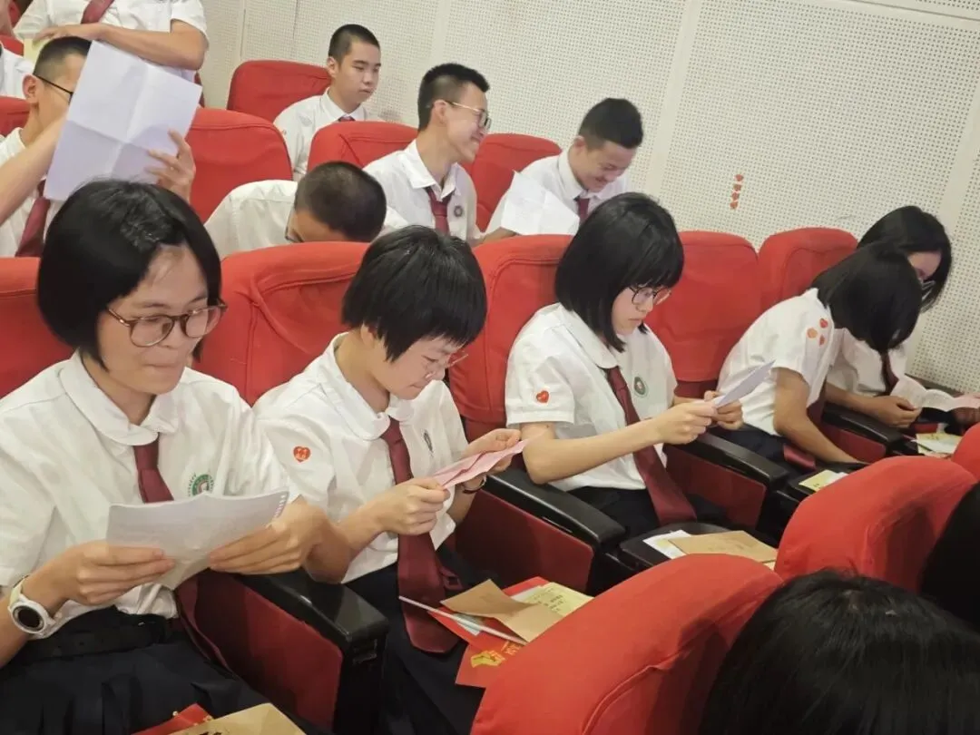 名震今朝扬鞭策马迎中考,德昭明日破浪乘风跃龙门|记2026届誓师大会 第40张 名震今朝扬鞭策马迎中考,德昭明日破浪乘风跃龙门|记2026届誓师大会 第40张