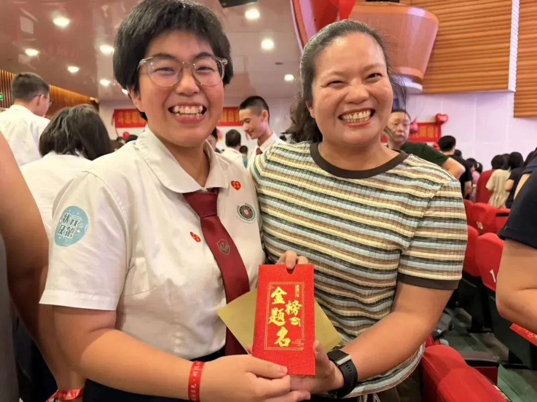 名震今朝扬鞭策马迎中考,德昭明日破浪乘风跃龙门|记2026届誓师大会 第45张 名震今朝扬鞭策马迎中考,德昭明日破浪乘风跃龙门|记2026届誓师大会 第45张