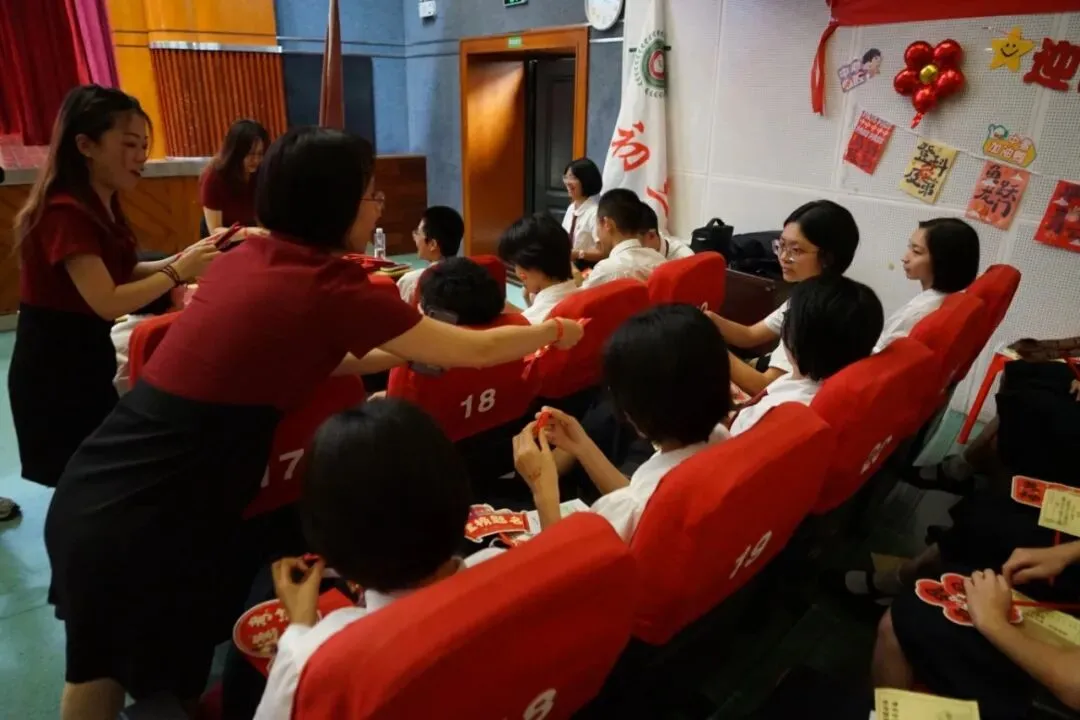 名震今朝扬鞭策马迎中考,德昭明日破浪乘风跃龙门|记2026届誓师大会 第67张 名震今朝扬鞭策马迎中考,德昭明日破浪乘风跃龙门|记2026届誓师大会 第67张