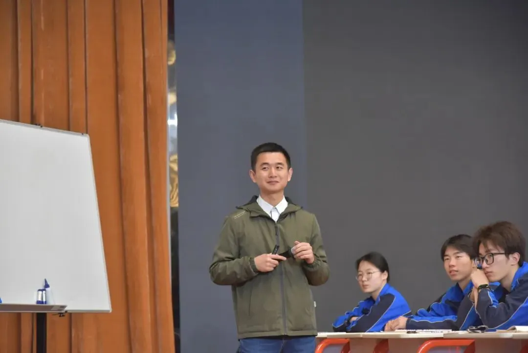 聚焦选考真题,共探教学新径——嘉兴市高三地理专题研训活动在我校举行-第7张图片-四季读书网