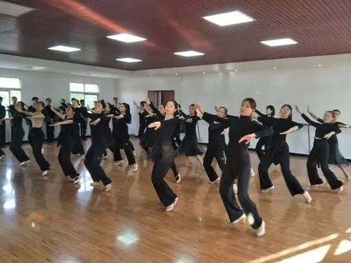 中考失利不用怕!华中艺校,圆你本科大学梦 ! 第2张 中考失利不用怕!华中艺校,圆你本科大学梦 ! 第2张