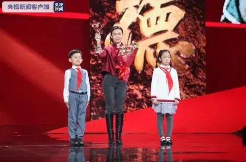 2026年中考素材综合 | 最全版近6年感动中国人物素材汇编【2018-2025年感动中国人物素材+技法】 第36张 2026年中考素材综合 | 最全版近6年感动中国人物素材汇编【2018-2025年感动中国人物素材+技法】 第36张