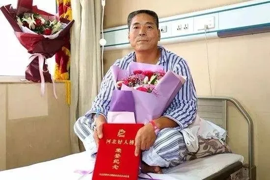 2026年中考素材综合 | 最全版近6年感动中国人物素材汇编【2018-2025年感动中国人物素材+技法】 第71张 2026年中考素材综合 | 最全版近6年感动中国人物素材汇编【2018-2025年感动中国人物素材+技法】 第71张