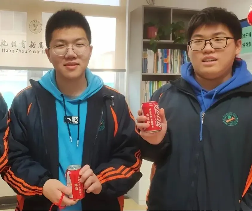 中考未上“优高线”,高考却考了590分,最后100天增分63分 | 汤佳琪:是育新,让我把“不可能”变成“我能”! 第17张 中考未上“优高线”,高考却考了590分,最后100天增分63分 | 汤佳琪:是育新,让我把“不可能”变成“我能”! 第17张