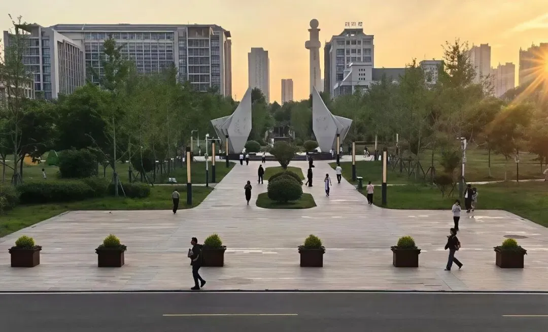 中考未上“优高线”,高考却考了590分,最后100天增分63分 | 汤佳琪:是育新,让我把“不可能”变成“我能”! 第22张 中考未上“优高线”,高考却考了590分,最后100天增分63分 | 汤佳琪:是育新,让我把“不可能”变成“我能”! 第22张