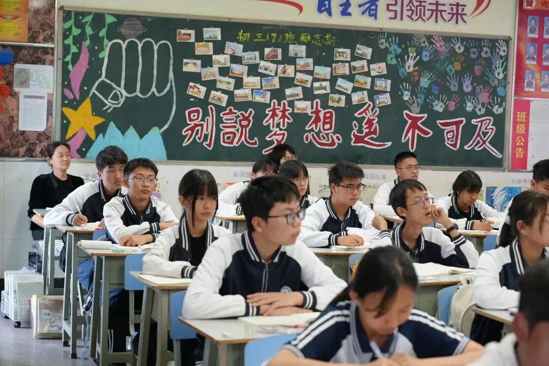把脉教学常规 助力中考备考——玉溪市教科所领导到双江中学开展视导工作 第35张 把脉教学常规 助力中考备考——玉溪市教科所领导到双江中学开展视导工作 第35张