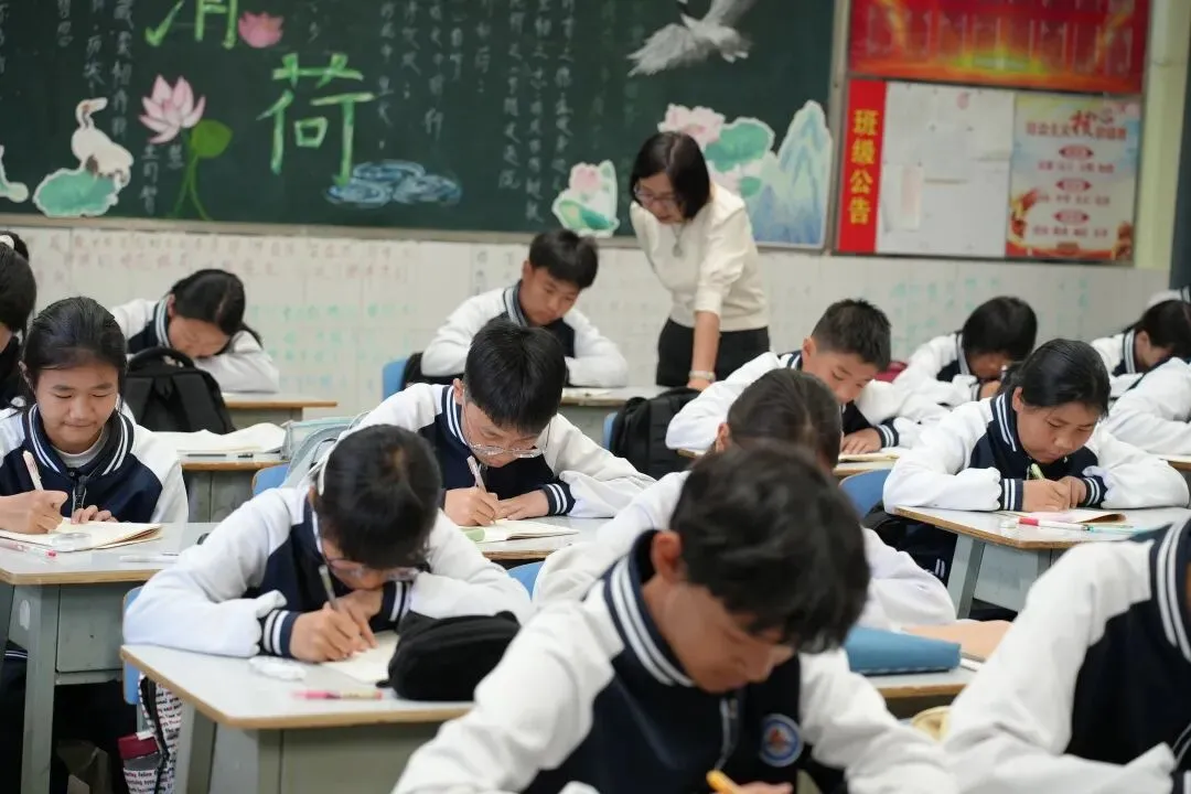 把脉教学常规 助力中考备考——玉溪市教科所领导到双江中学开展视导工作 第47张 把脉教学常规 助力中考备考——玉溪市教科所领导到双江中学开展视导工作 第47张