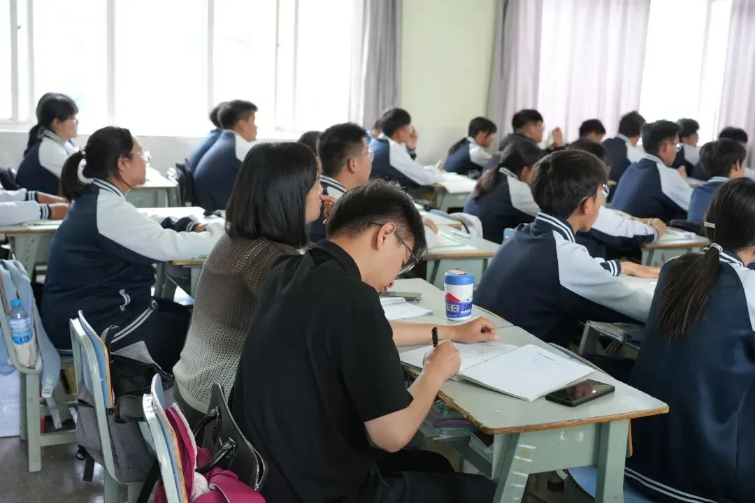 把脉教学常规 助力中考备考——玉溪市教科所领导到双江中学开展视导工作 第62张 把脉教学常规 助力中考备考——玉溪市教科所领导到双江中学开展视导工作 第62张
