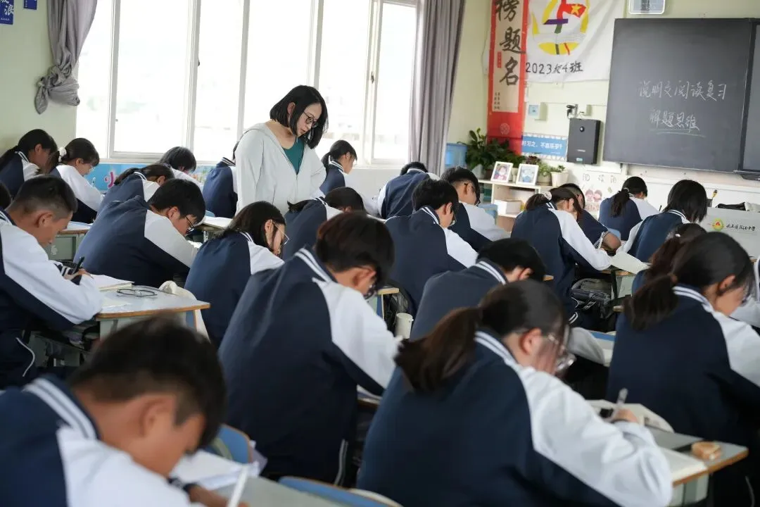 把脉教学常规 助力中考备考——玉溪市教科所领导到双江中学开展视导工作 第71张 把脉教学常规 助力中考备考——玉溪市教科所领导到双江中学开展视导工作 第71张