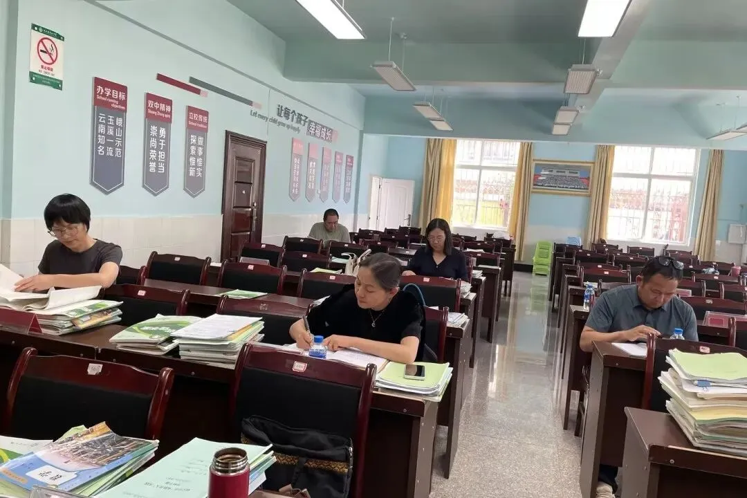把脉教学常规 助力中考备考——玉溪市教科所领导到双江中学开展视导工作 第97张 把脉教学常规 助力中考备考——玉溪市教科所领导到双江中学开展视导工作 第97张
