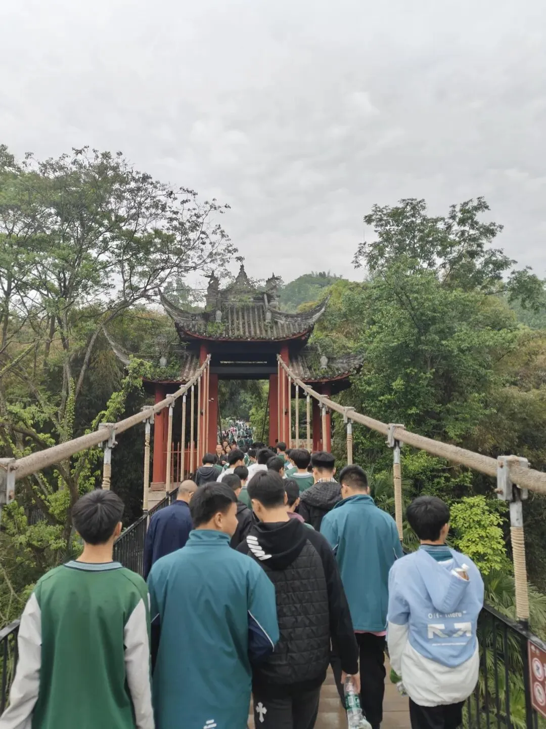 康道愉行,梦启中考——崇州市街子学校九年级行走思政课活动简报 第11张 康道愉行,梦启中考——崇州市街子学校九年级行走思政课活动简报 第11张