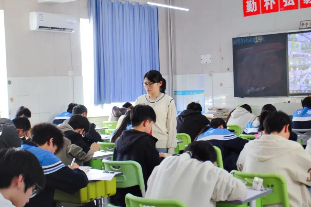 以练为战,决胜春考|济南万智学校第三次模拟考试火热开考! 第16张 以练为战,决胜春考|济南万智学校第三次模拟考试火热开考! 第16张