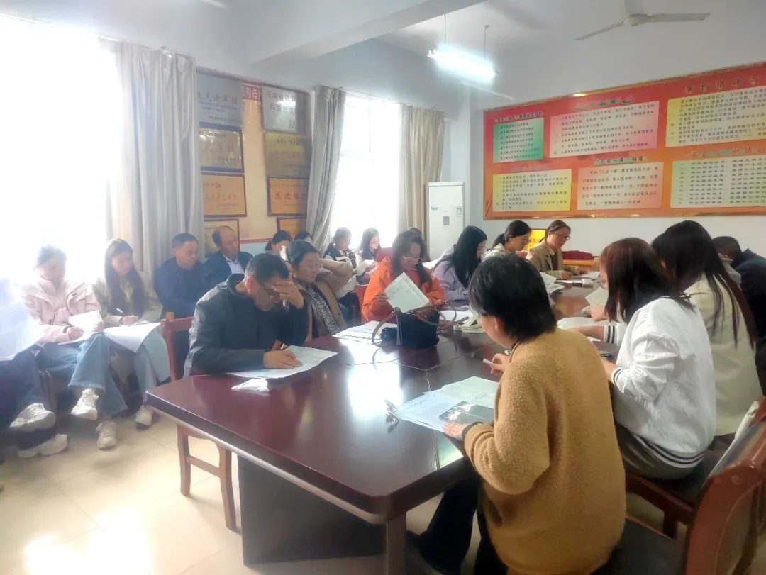 【校际共研促提升 凝心聚力备中考】开发区实验中学到我校开展校际教研交流活动 第2张 【校际共研促提升 凝心聚力备中考】开发区实验中学到我校开展校际教研交流活动 第2张