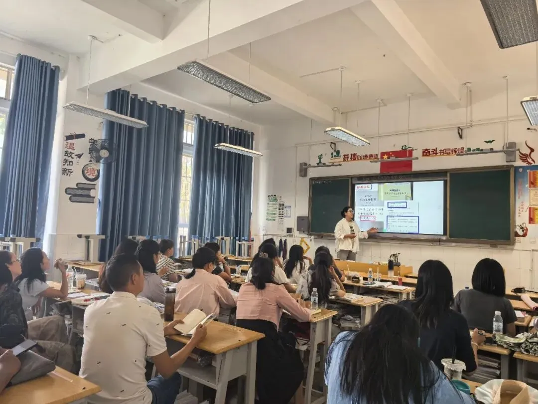 精准把握2026年中考命题趋势,深化备考策略研究——殷瑞琳省级学科带头人工作室校际教研交流研讨会 第9张 精准把握2026年中考命题趋势,深化备考策略研究——殷瑞琳省级学科带头人工作室校际教研交流研讨会 第9张