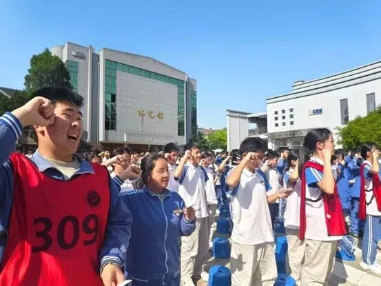 亮剑中考 冲刺六月——德清四中2026届初三联合班会燃情举行! 第19张 亮剑中考 冲刺六月——德清四中2026届初三联合班会燃情举行! 第19张