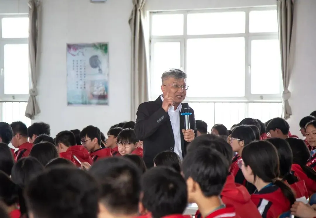 忻州市新联会中考减压专题讲座走进忻州七中 第3张