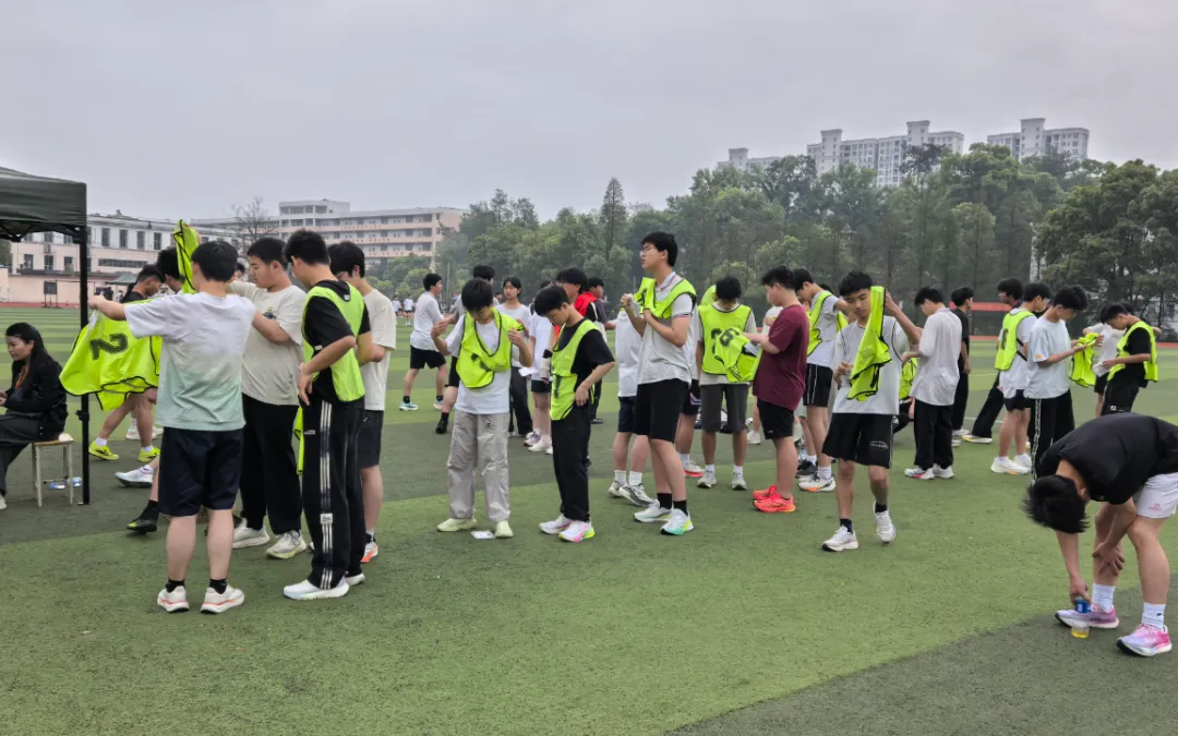 赣西外国语学校初中学子顺利完成体育中考 第2张