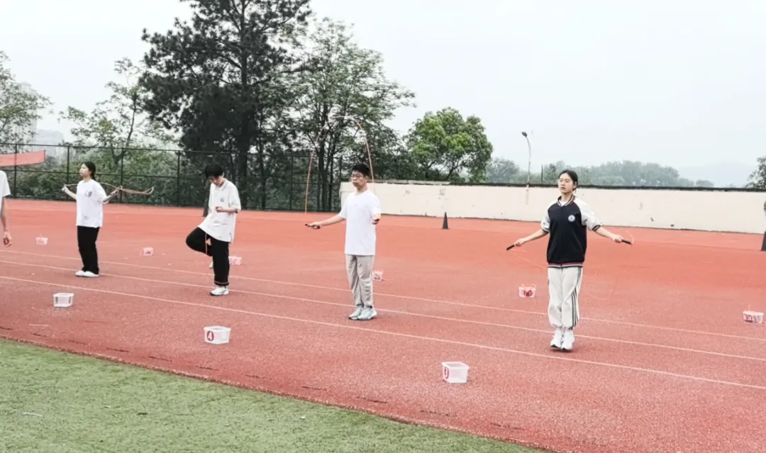 赣西外国语学校初中学子顺利完成体育中考 第6张