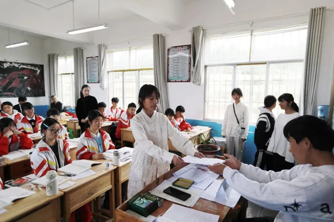 贵州黔西:研习中考文旨 赋能语文提质 第3张 贵州黔西:研习中考文旨 赋能语文提质 第3张