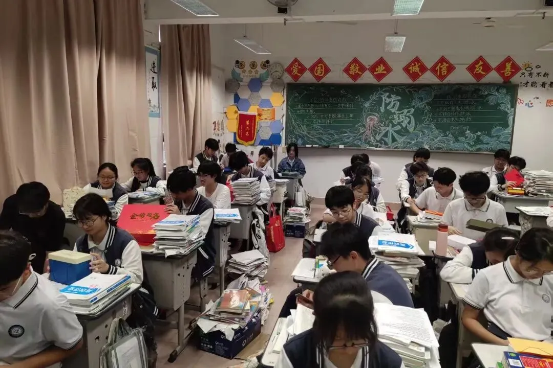 坎门一中|十六而立,逐梦中考 ——记307班16岁集体生日暨中考励志班会活动 第25张 坎门一中|十六而立,逐梦中考 ——记307班16岁集体生日暨中考励志班会活动 第25张