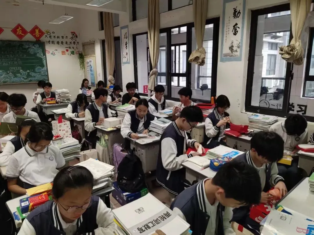 坎门一中|十六而立,逐梦中考 ——记307班16岁集体生日暨中考励志班会活动 第27张 坎门一中|十六而立,逐梦中考 ——记307班16岁集体生日暨中考励志班会活动 第27张