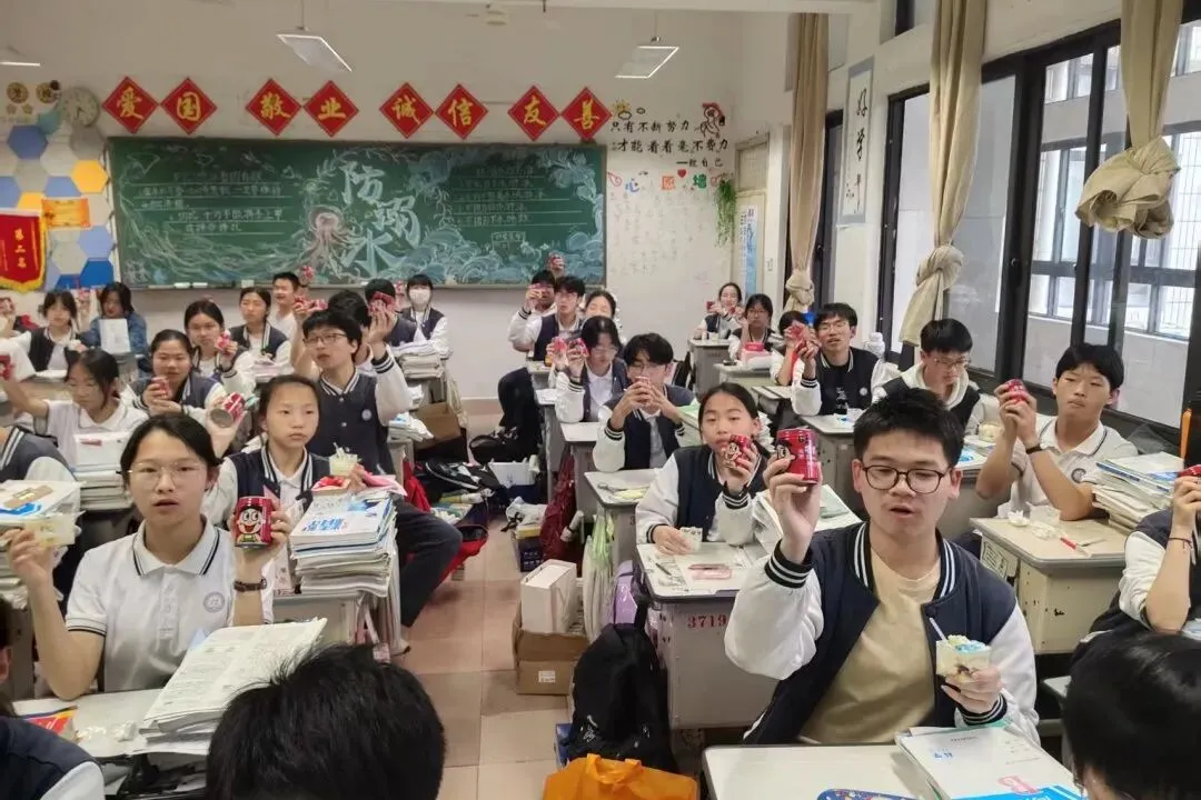 坎门一中|十六而立,逐梦中考 ——记307班16岁集体生日暨中考励志班会活动 第50张 坎门一中|十六而立,逐梦中考 ——记307班16岁集体生日暨中考励志班会活动 第50张
