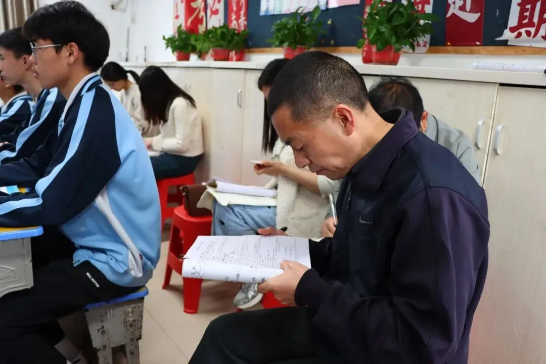 聚力高效课堂 共研中考策略——吉安县高效课堂第二责任片区研讨会在文博学校圆满举行 第9张 聚力高效课堂 共研中考策略——吉安县高效课堂第二责任片区研讨会在文博学校圆满举行 第9张