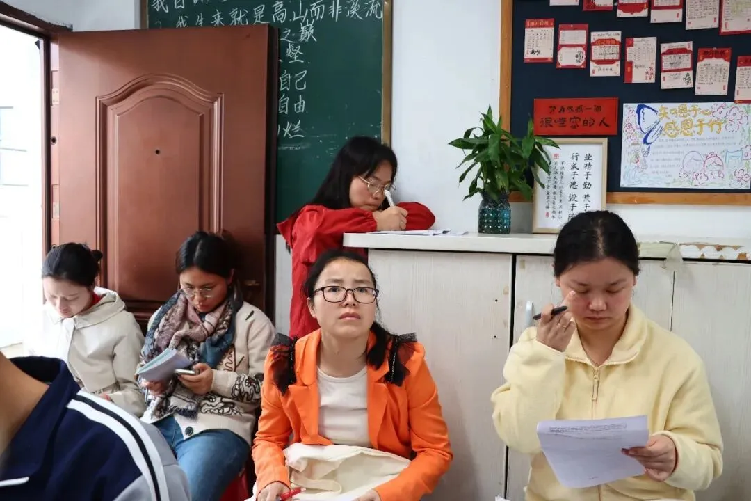聚力高效课堂 共研中考策略——吉安县高效课堂第二责任片区研讨会在文博学校圆满举行 第12张 聚力高效课堂 共研中考策略——吉安县高效课堂第二责任片区研讨会在文博学校圆满举行 第12张