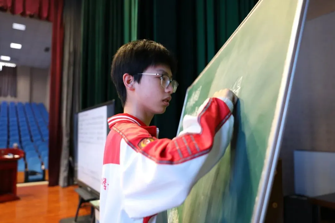 研思共进,赋能备考|岳池县2026年中考化学复习备考研讨会圆满举行 第7张 研思共进,赋能备考|岳池县2026年中考化学复习备考研讨会圆满举行 第7张