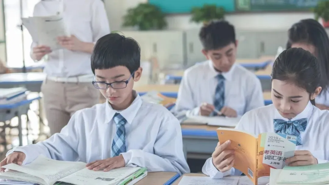 重庆八中初2026届九下第一次月考数学试卷 第2张 重庆八中初2026届九下第一次月考数学试卷 第2张