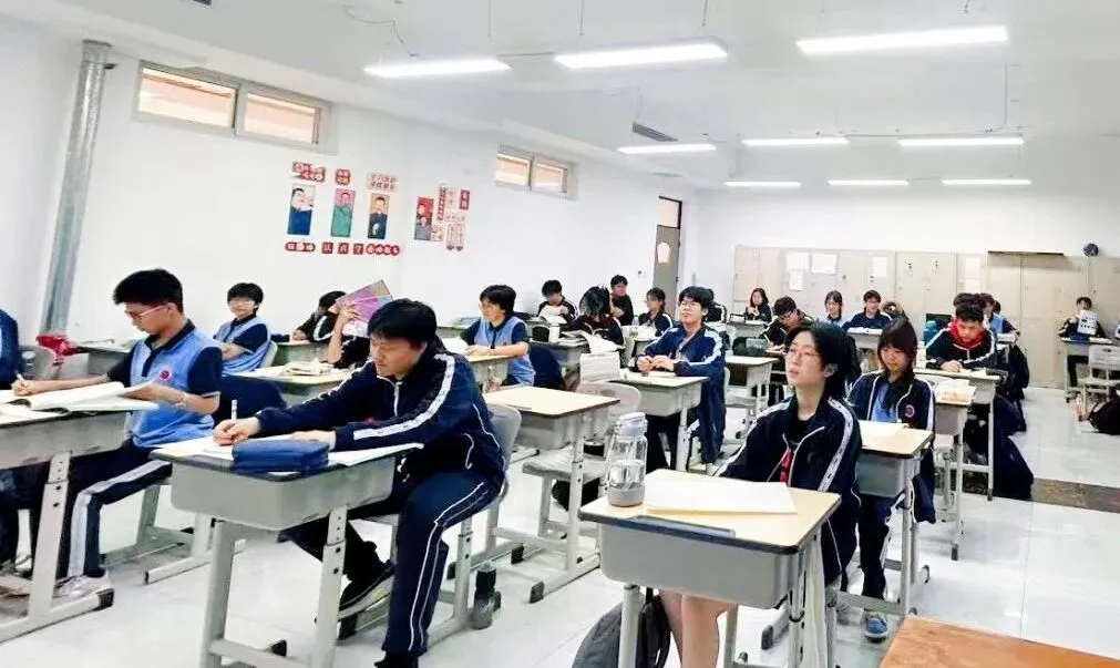 初二转学最后窗口:避开中考“分流焦虑”,提前锁定优质高中 第3张 初二转学最后窗口:避开中考“分流焦虑”,提前锁定优质高中 第3张