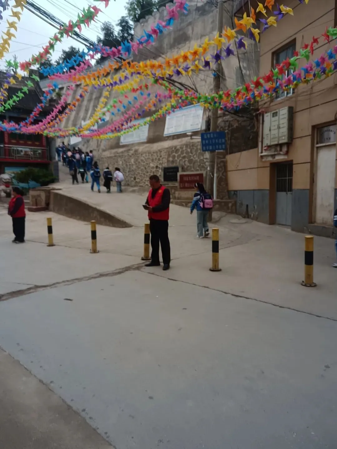赖老师试卷风波:抛开舆论偏见,读懂一线老师的无奈与心酸 第1张 赖老师试卷风波:抛开舆论偏见,读懂一线老师的无奈与心酸 第1张