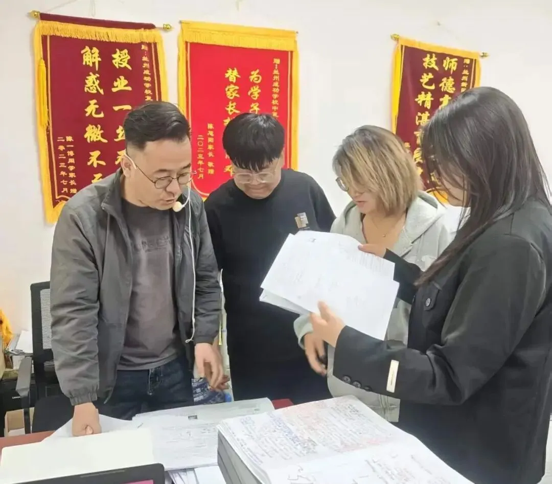 精准巡查促提升 凝心聚力备中考——成功中考二校开展教学专项巡查工作 第5张 精准巡查促提升 凝心聚力备中考——成功中考二校开展教学专项巡查工作 第5张