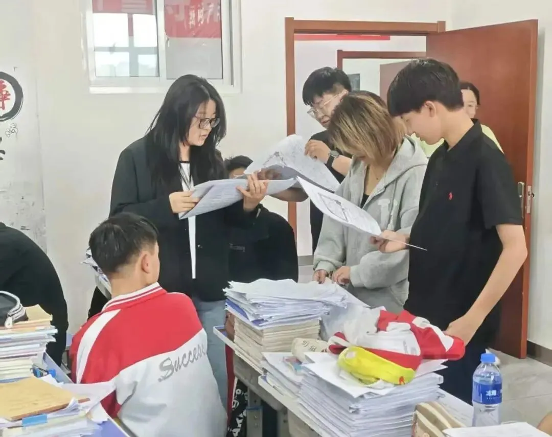 精准巡查促提升 凝心聚力备中考——成功中考二校开展教学专项巡查工作 第7张 精准巡查促提升 凝心聚力备中考——成功中考二校开展教学专项巡查工作 第7张