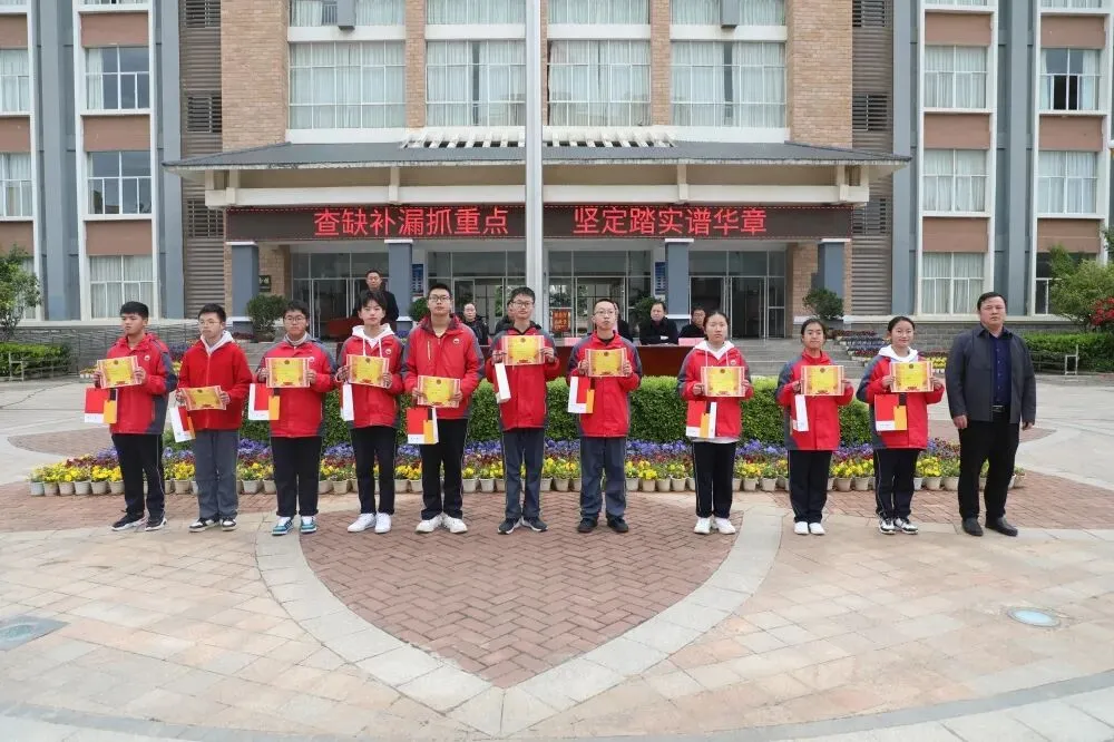 【钟屏动态·中考冲刺】厉兵秣马战中考 枕戈待旦壮雄心—钟屏中学初三年级召开50天动员暨表扬大会 第13张 【钟屏动态·中考冲刺】厉兵秣马战中考 枕戈待旦壮雄心—钟屏中学初三年级召开50天动员暨表扬大会 第13张