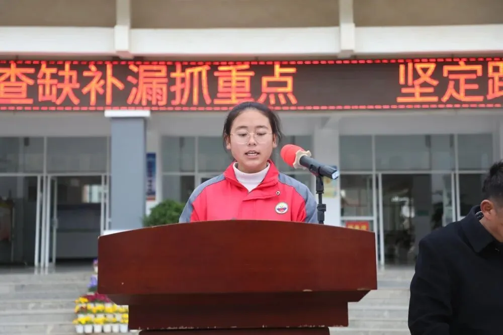 【钟屏动态·中考冲刺】厉兵秣马战中考 枕戈待旦壮雄心—钟屏中学初三年级召开50天动员暨表扬大会 第18张 【钟屏动态·中考冲刺】厉兵秣马战中考 枕戈待旦壮雄心—钟屏中学初三年级召开50天动员暨表扬大会 第18张