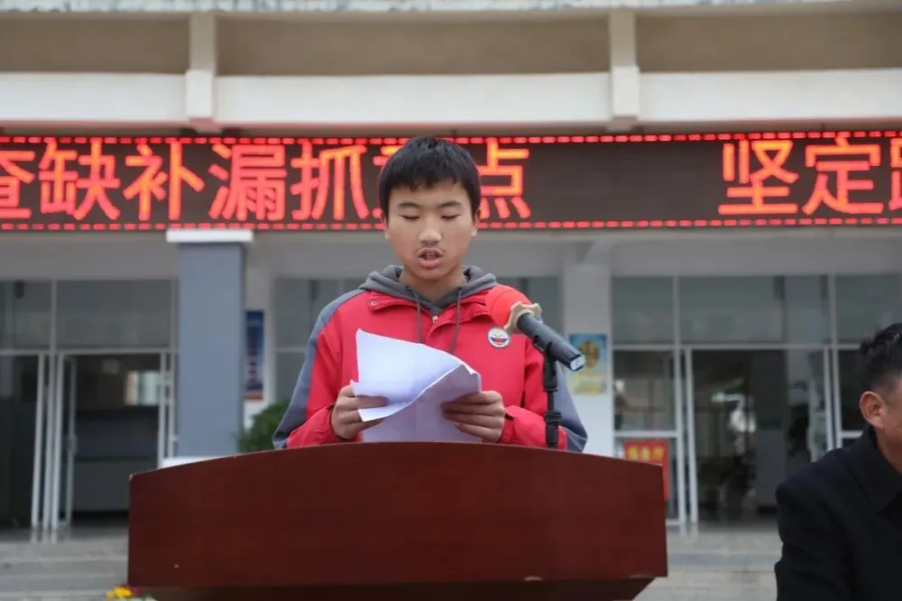 【钟屏动态·中考冲刺】厉兵秣马战中考 枕戈待旦壮雄心—钟屏中学初三年级召开50天动员暨表扬大会 第19张 【钟屏动态·中考冲刺】厉兵秣马战中考 枕戈待旦壮雄心—钟屏中学初三年级召开50天动员暨表扬大会 第19张