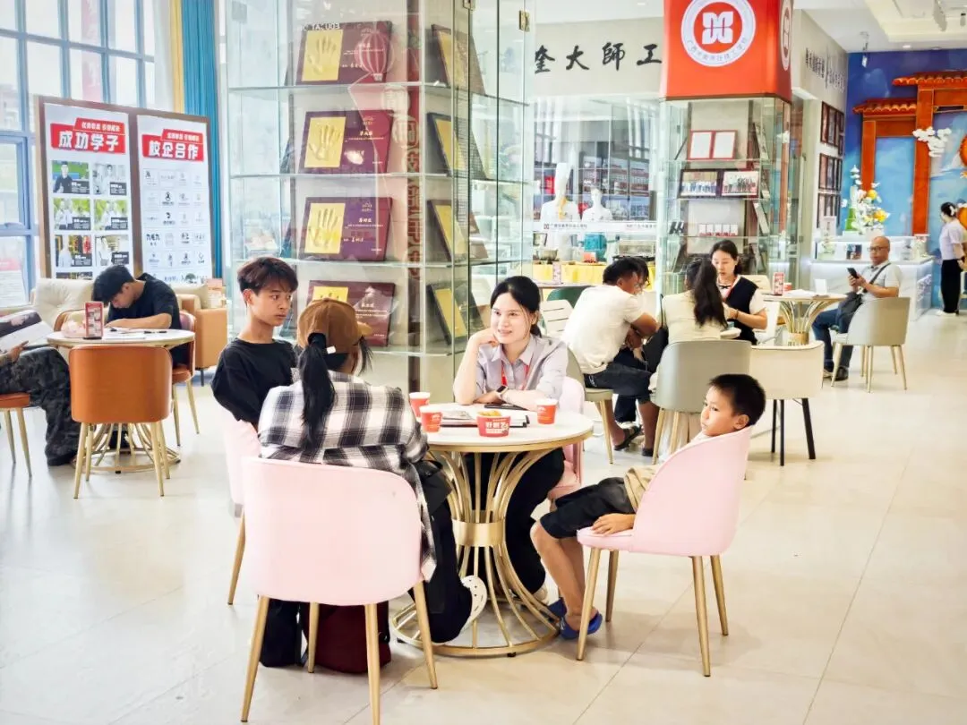 把握中考后关键抉择:职业教育如何成就人生新赛道 第5张 把握中考后关键抉择:职业教育如何成就人生新赛道 第5张