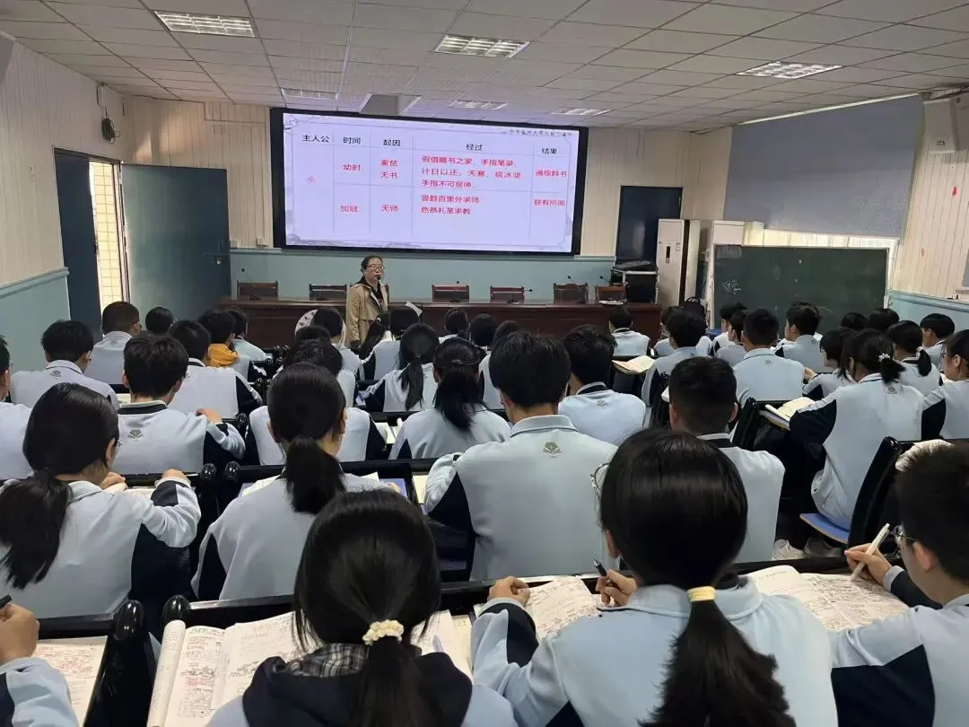 备考明方向 提质战中考——高坪区九年级语文复习备考研讨会在高坪三中举行 第5张 备考明方向 提质战中考——高坪区九年级语文复习备考研讨会在高坪三中举行 第5张