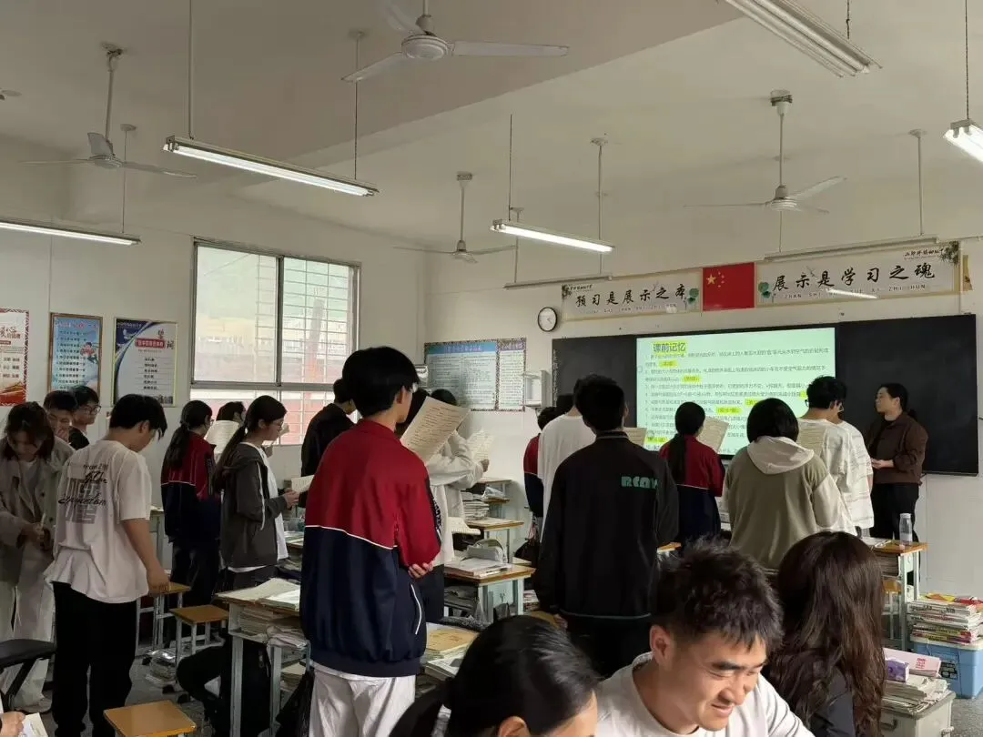 试卷讲评:寻找“轻”与“实”的平衡点 第8张 试卷讲评:寻找“轻”与“实”的平衡点 第8张